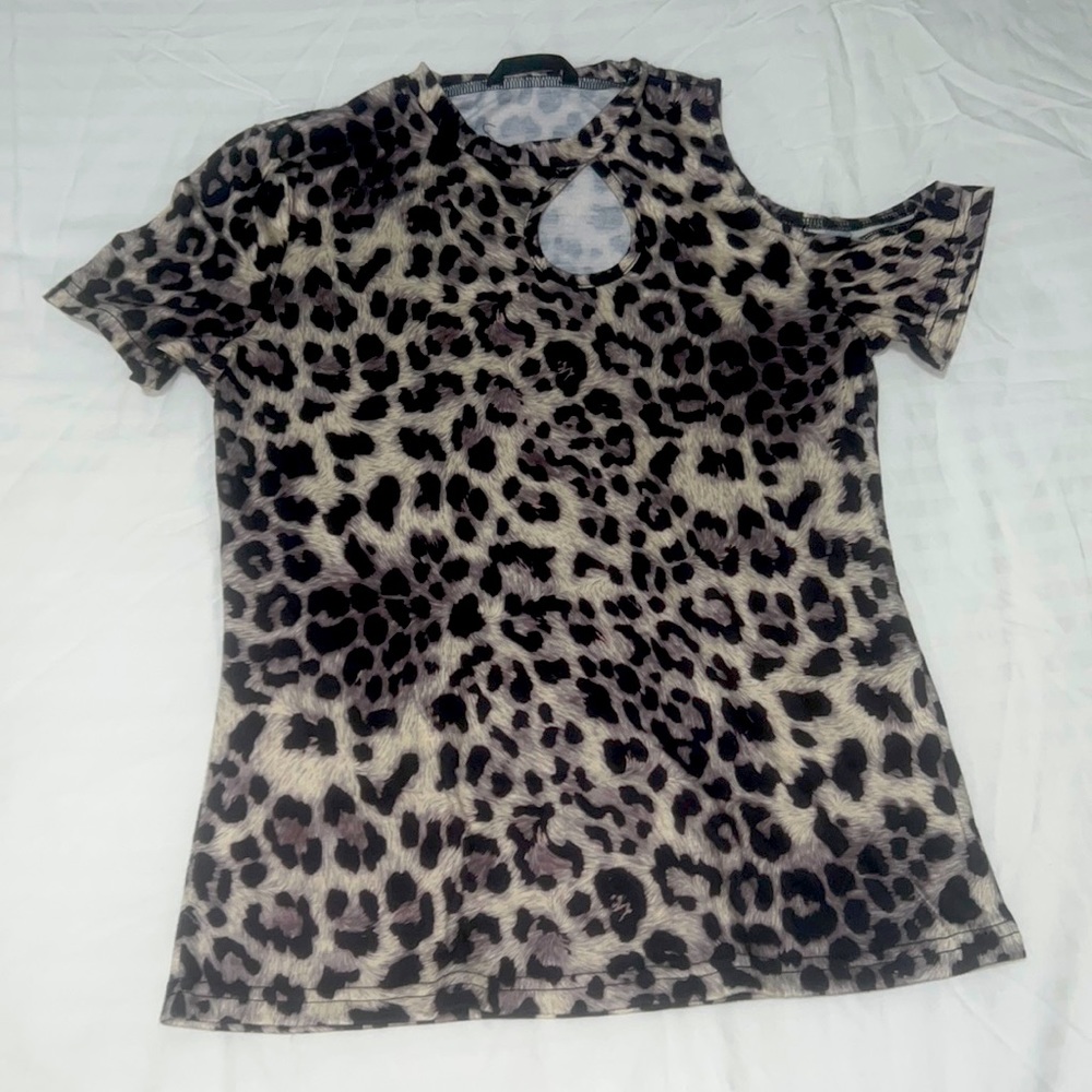 SHEIN Leopard half sleeve Top